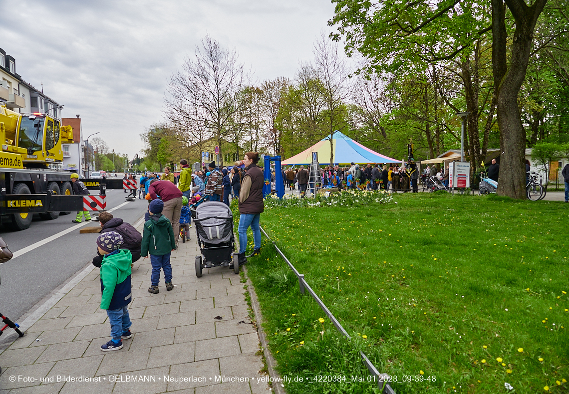 01.05.2023 - Maibaumaufstellung in Berg am Laim